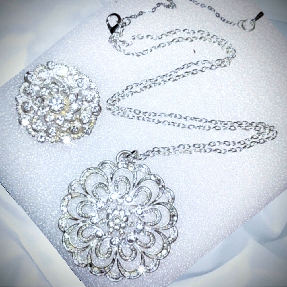 Round Vintage White Crystal Snowflake Pendant Choice Brooch